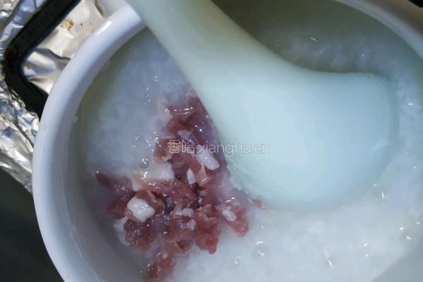 养胃皮蛋瘦肉粥的做法图解3