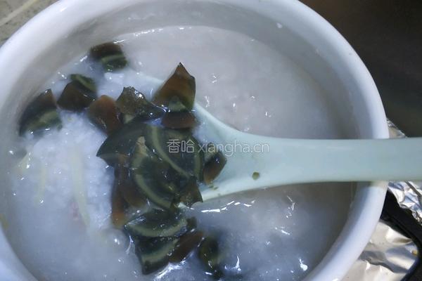 养胃皮蛋瘦肉粥的做法图解4