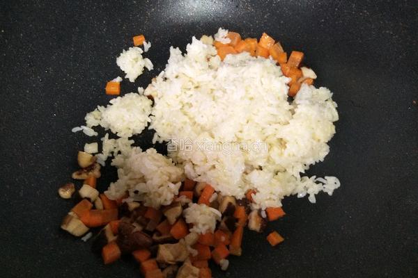 胡萝卜香菇蛋炒饭的做法图解4