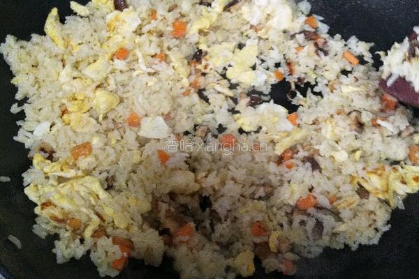 胡萝卜香菇蛋炒饭的做法图解6