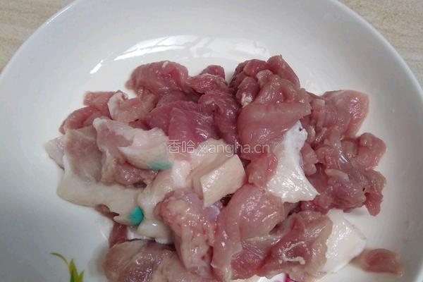 猪肉炒芹菜的做法图解2