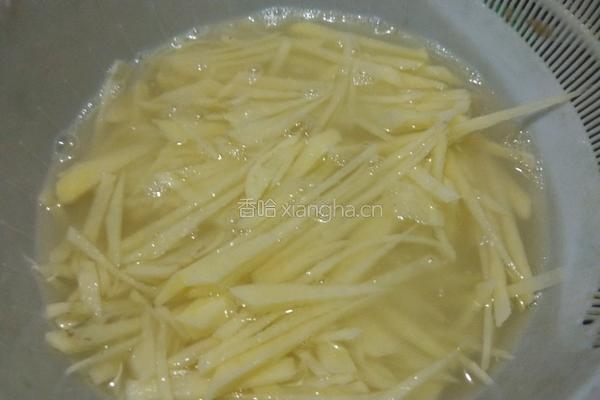 醋溜土豆丝(酸辣土豆丝)的做法图解3