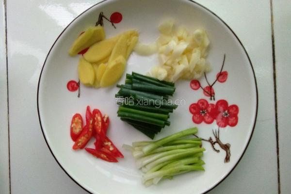 清蒸鲈鱼的做法图解2