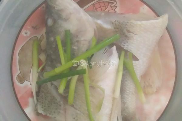 清蒸鲈鱼的做法图解3