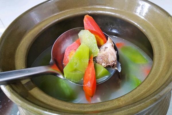 莴笋胡萝卜腊排骨汤的做法图解13