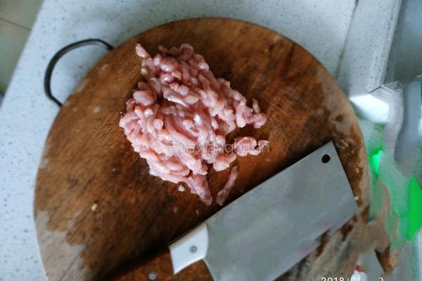 芹菜炒肉的做法图解2