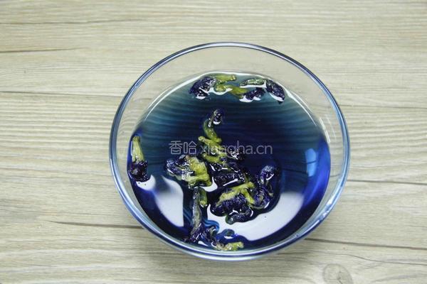 碟豆花蛋糕卷的做法图解1