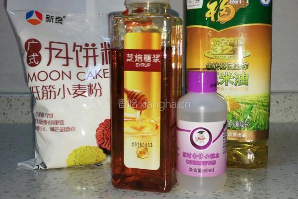 偶做滴豆沙蛋黄月饼的做法图解1