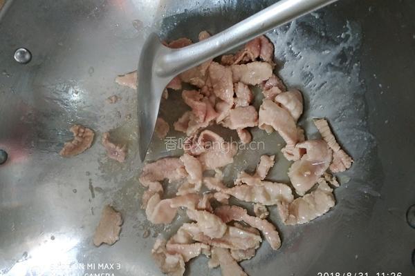 鱼腐肉片煸茭白的做法图解2