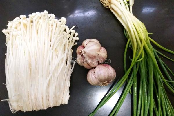 蒜香四溢金针菇蒸花甲的做法图解1