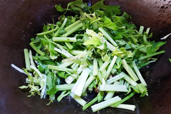 芹菜红椒炒肉丝的做法图解11