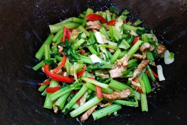 芹菜红椒炒肉丝的做法图解15