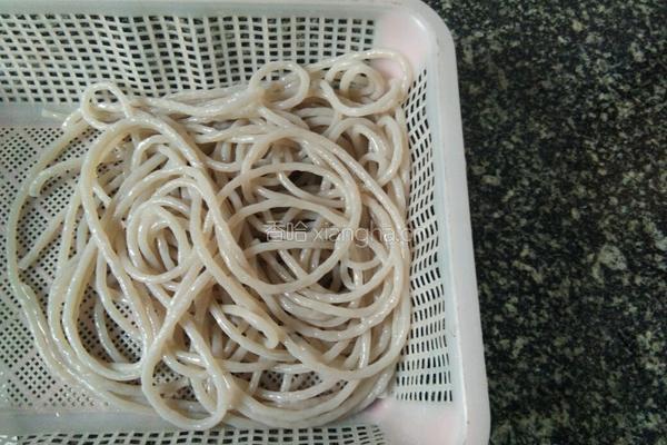 酸菜红薯粉的做法图解2