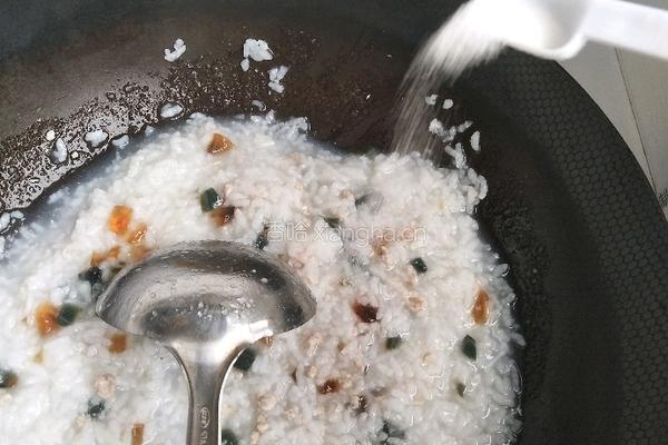 皮蛋瘦肉粥的做法图解8