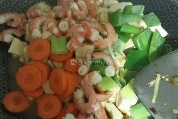 鲜虾干贝焖豆腐的做法图解6