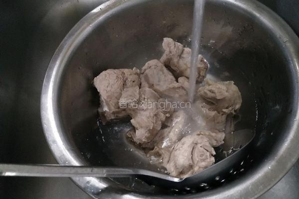 山药脊骨汤的做法图解3