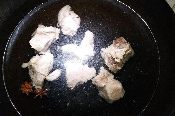 山药脊骨汤的做法图解4