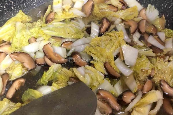 花菇炒白菜的做法图解5
