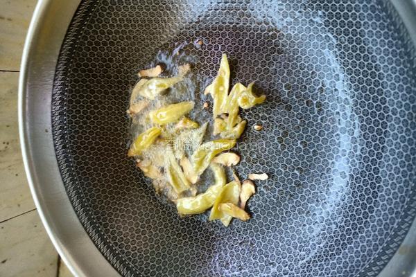 泡椒藕块的做法图解4
