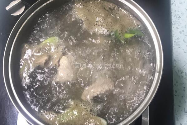 花胶玉竹排骨汤的做法图解3