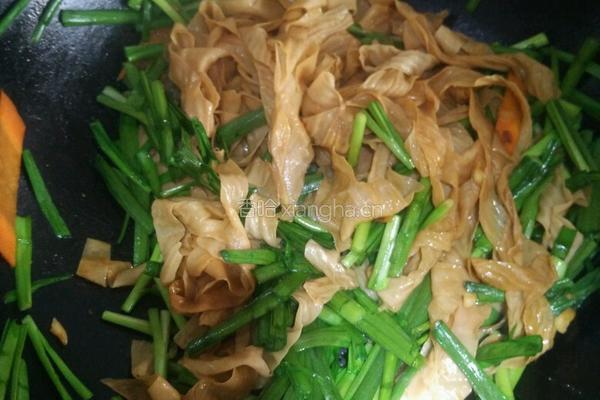 韭菜炒豆皮的做法图解5