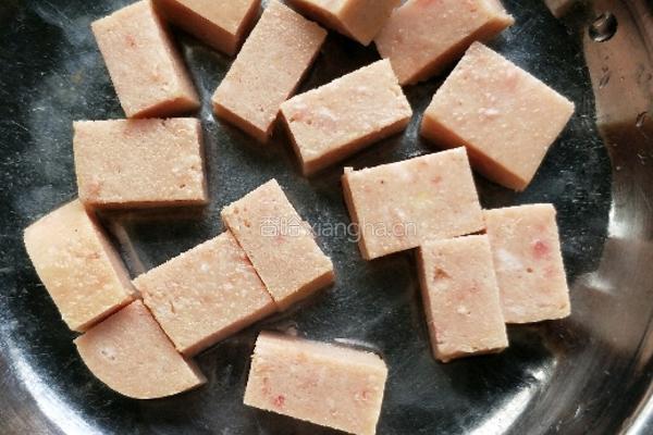 午餐肉豆腐白菜汤的做法图解1