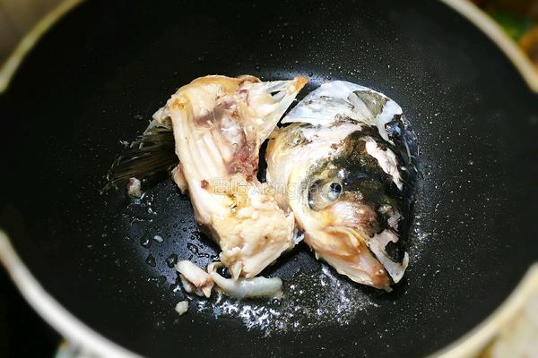 鱼头豆腐汤的做法图解4