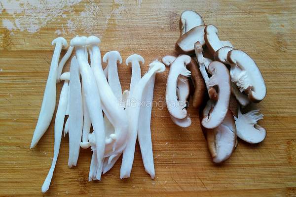 菌菇肉片汤的做法图解5