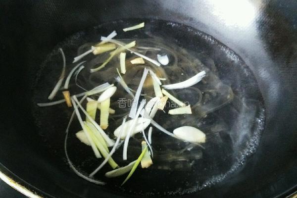 菌菇肉片汤的做法图解7