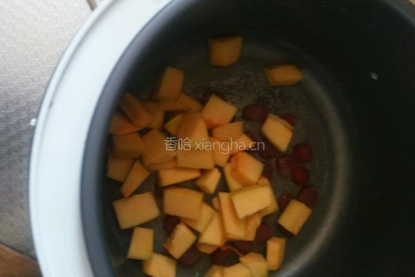 快手版腊肠南瓜蒸饭的做法图解4
