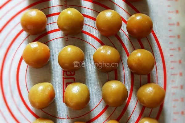 莲蓉蛋黄月饼的做法图解8