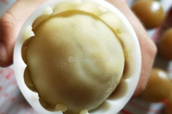 莲蓉蛋黄月饼的做法图解13