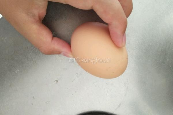 辅食鸡蛋羹的做法图解1