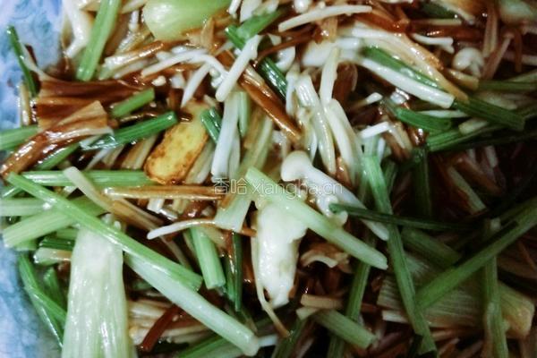 芹菜炒金针菇的做法图解8