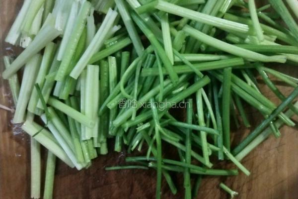 芹菜炒金针菇的做法图解3