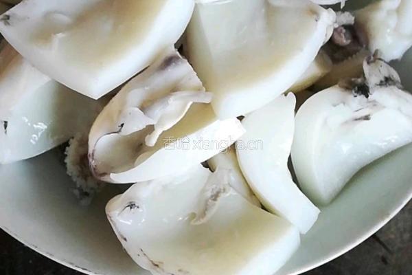 乌肠鱼烧肉的做法图解2