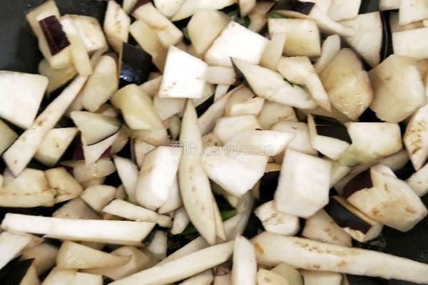 土豆炖茄子的做法图解4