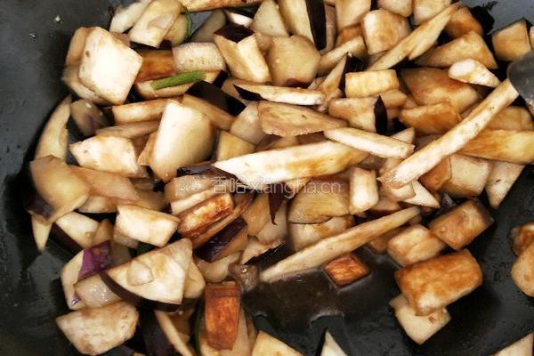土豆炖茄子的做法图解5