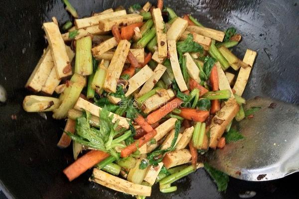 芹菜炒豆干的做法图解8