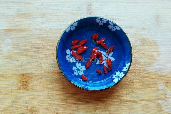 红枣莲子排骨汤的做法图解6