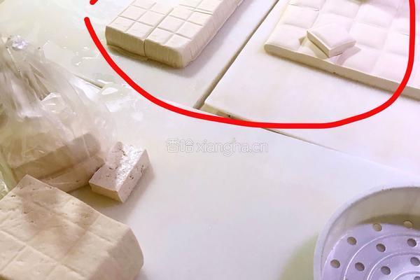 炸豆腐酱汁豆腐的做法图解1
