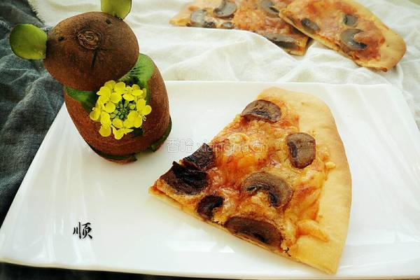 奶油蘑菇鲜虾披萨的做法图解11