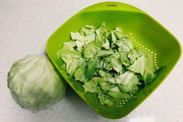 家常干锅包菜的做法图解1