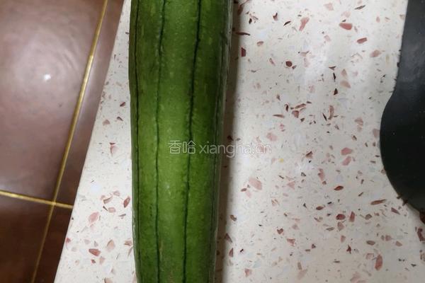 丝瓜鸡蛋面的做法图解1