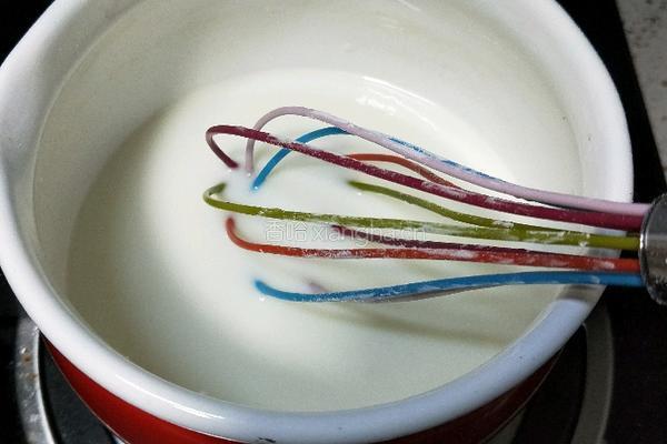 芒果冰激凌爆浆戚风蛋糕（6寸）的做法图解2