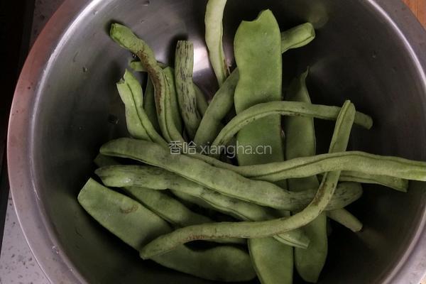 豆角焖面的做法图解1