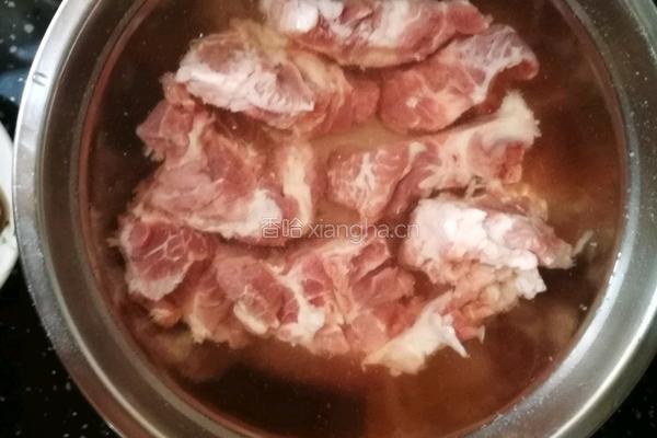 山药薏米脊骨汤的做法图解5