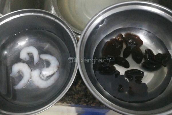 黄瓜虾仁木耳炒鸡蛋的做法图解3
