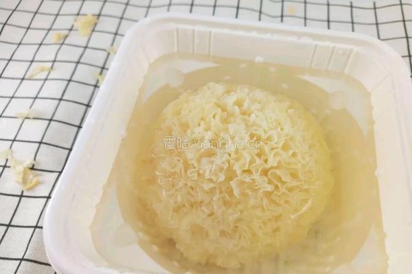 牛奶银耳水果汤 增强免疫力的做法图解1