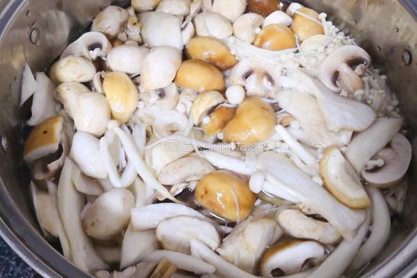 牛肉菌菇汤的做法图解7